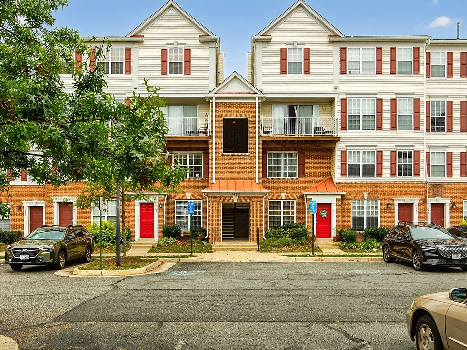 2492 Quick St #103