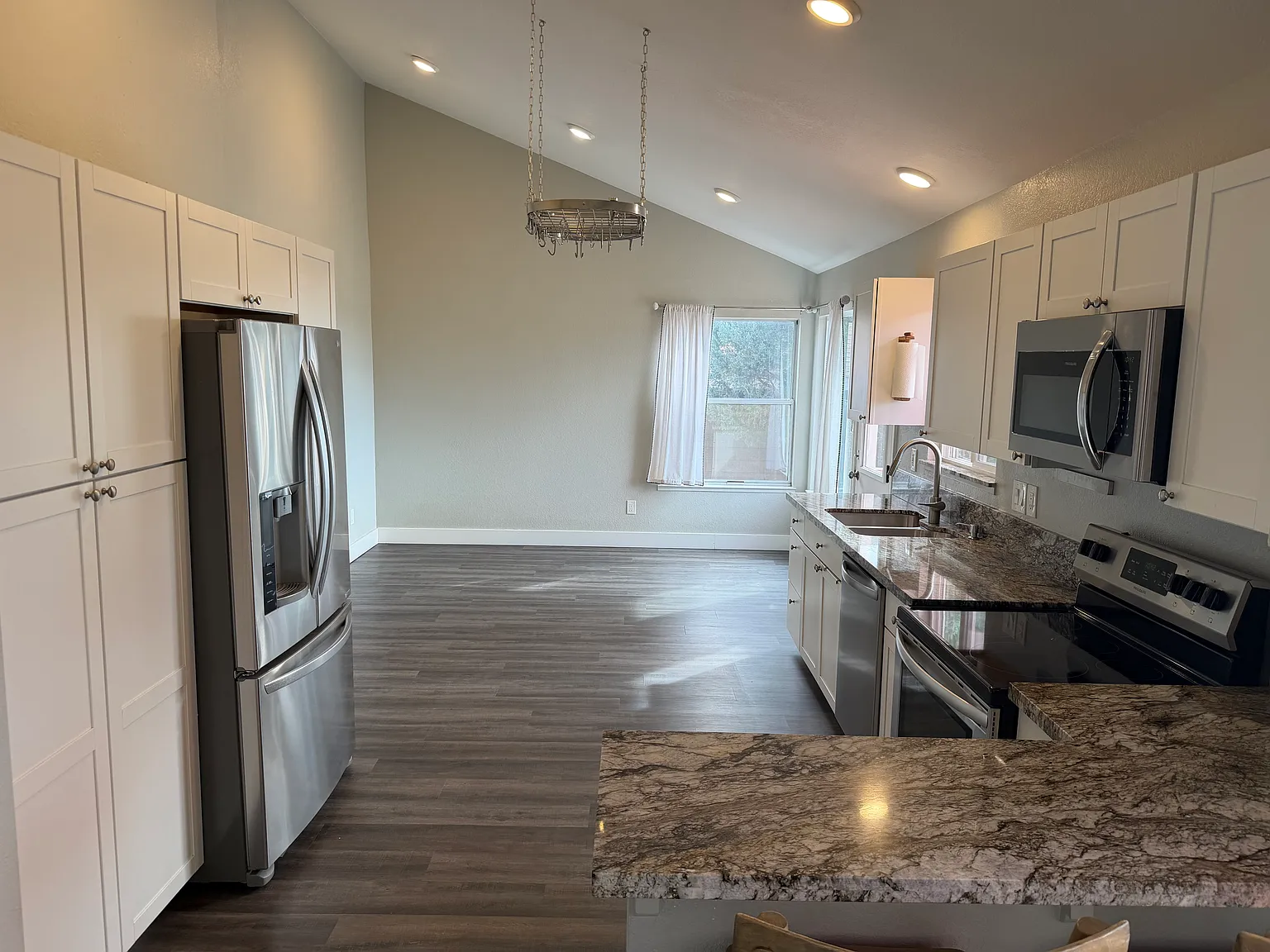 3 bed, 2.5 bath, 1416 sqft, $2,500 — Photo 4