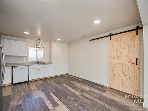 5th image of 912 S Hayes Ave