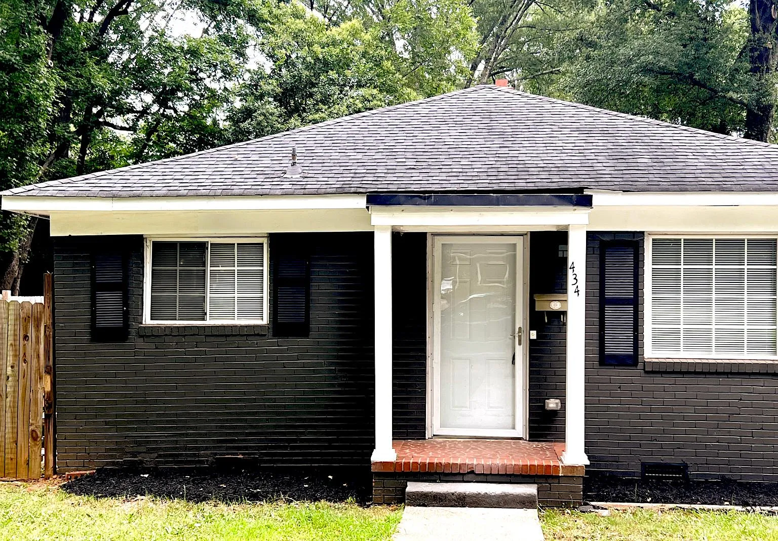 434 Sylvania Ave — Photo 1
