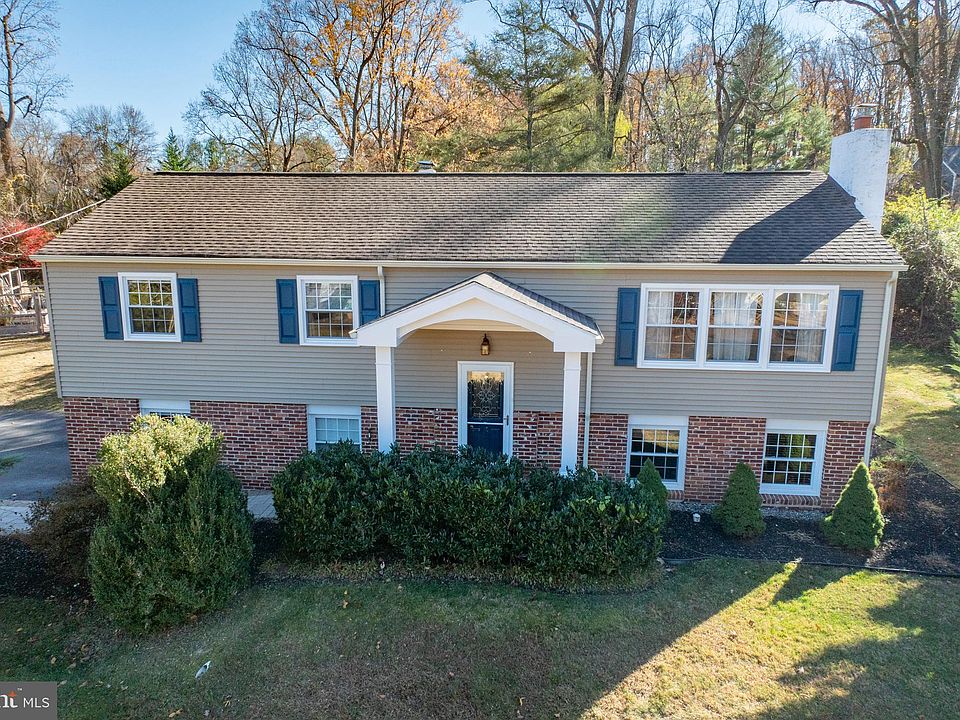 1st image of 321 Horseshoe Ln