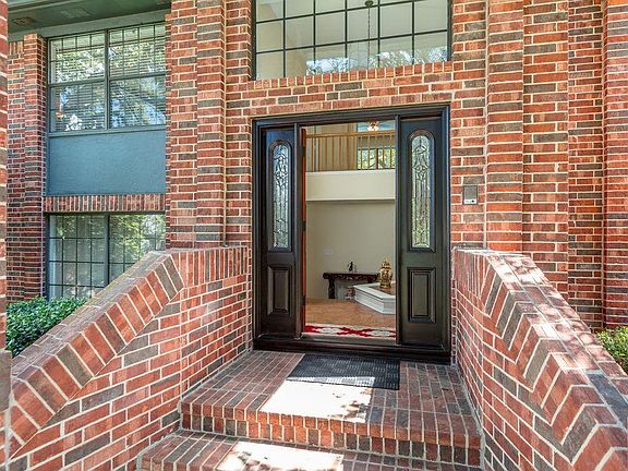 3rd image of 2605 Laurel Valley Ln
