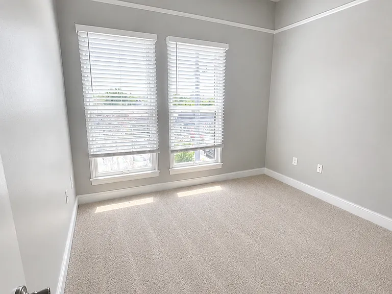 1015 Fatherland St #311 — Photo 8