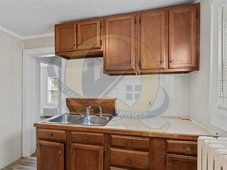 829 Clinton St — Photo 6