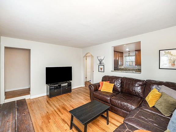4th image of 4364 Victor Ave