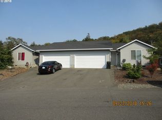 1135 NE Grandview Dr, Roseburg, OR 97470
