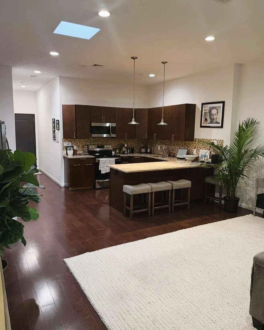 2 bed, 1015 sqft, $3,950 — Photo 1