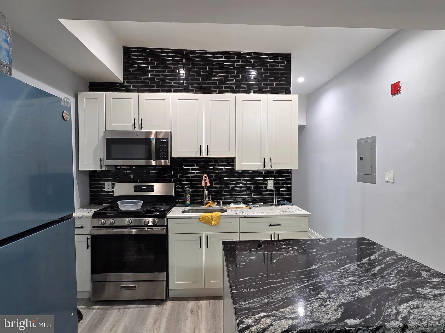2 bed, 1.0 bath, 950 sqft, $1,900 — Photo 4