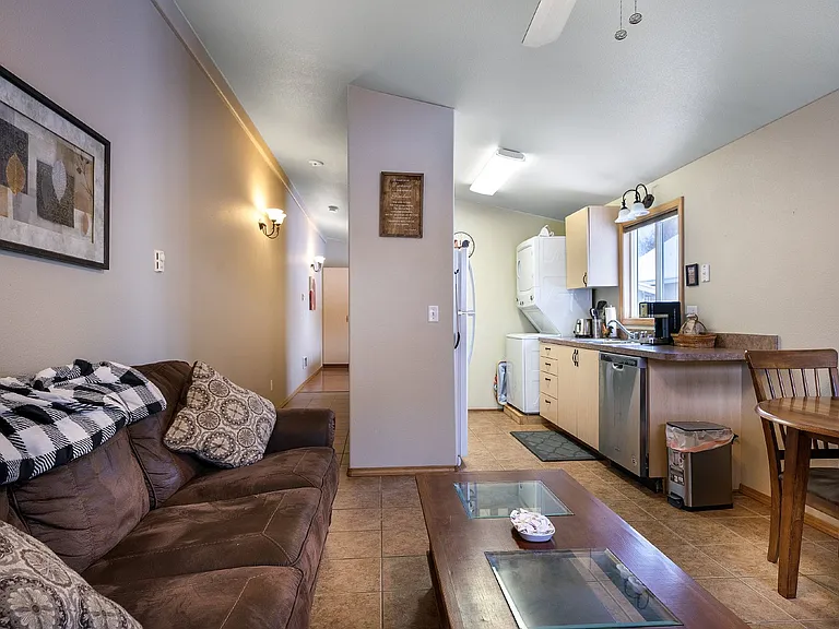 899 Capistrano NW — Photo 4