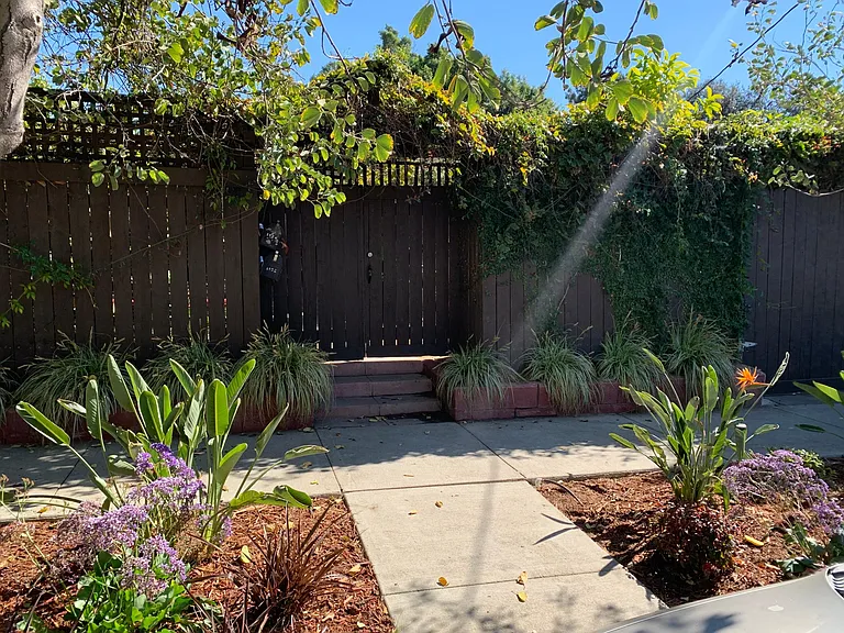 1122 Manzanita St — Photo 2