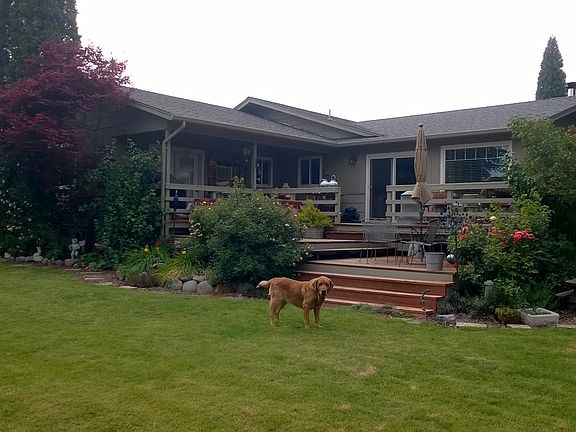 Decking to backyard.