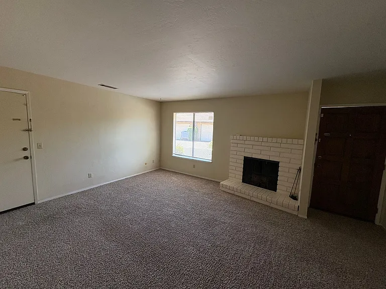 807-811 W Arlen Ct — Photo 13