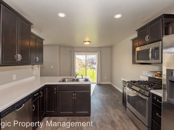 685 W Broad Stripes Dr, Bluffdale, UT 84065