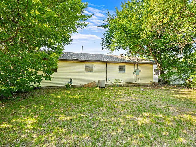1029 Hoyt Ave — Photo 28