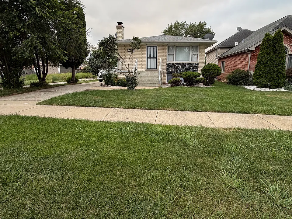 7035 W 72nd Pl