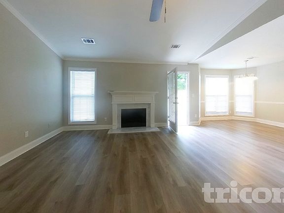 2nd image of 654 Palmer Ct