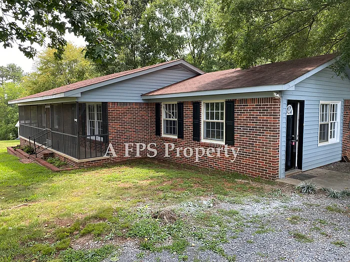583 S Holcomb Rd SW — Photo 3