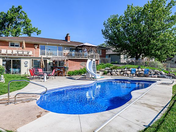 4th image of 9933 Burgess Ct