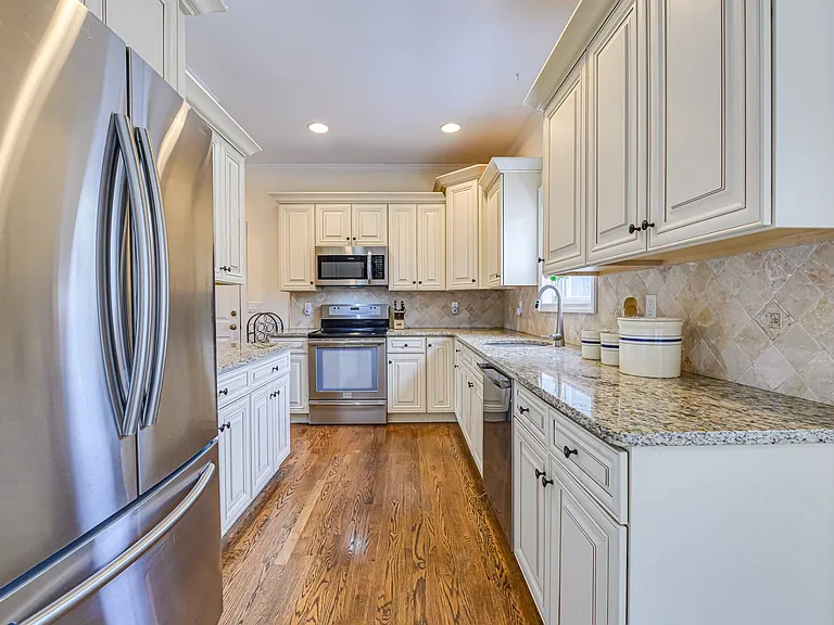 18 Lakeside Ln — Photo 11