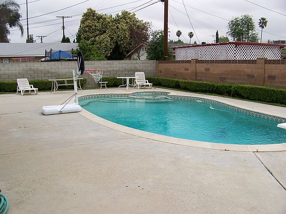 4th image of 10144 Gaviota Ave