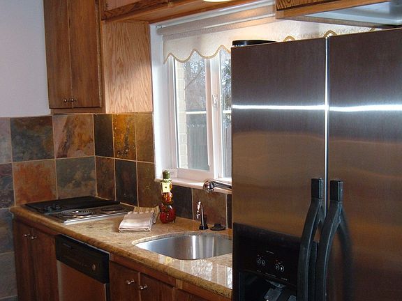 Well-lit Granit Kitchen