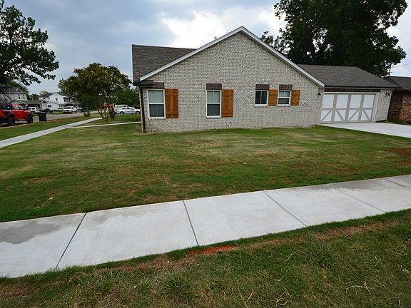 2nd image of 1002 E McLeod Ave