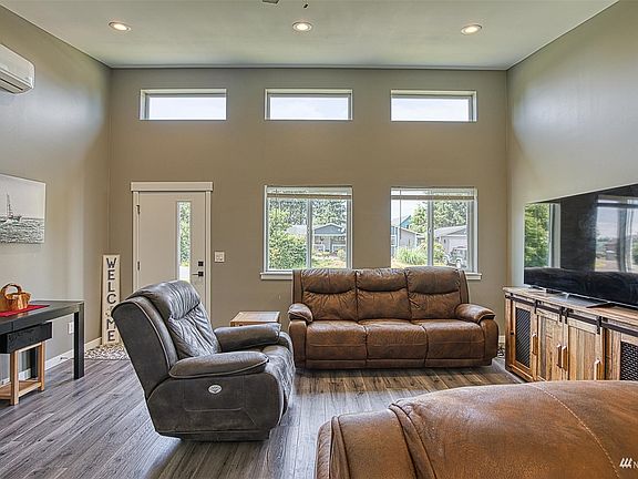 4th image of 170 Auriga Street SW