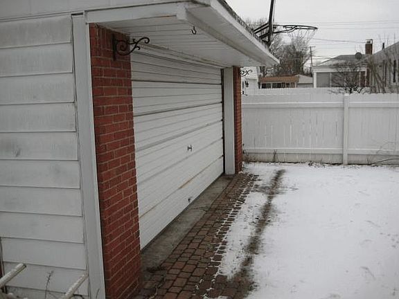 3rd image of 11056 Haller St