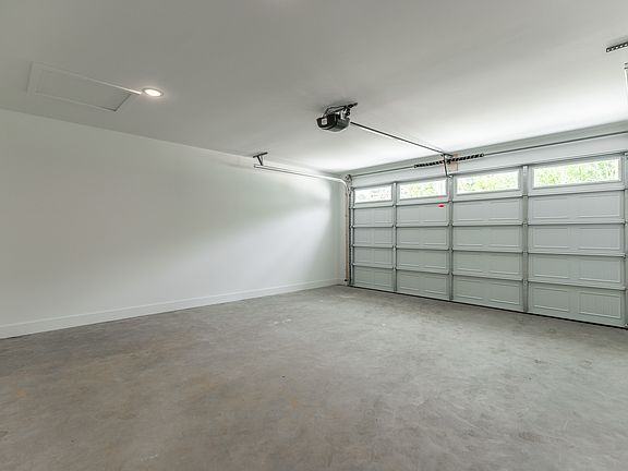 3rd image of 4688 Heiskell Dr