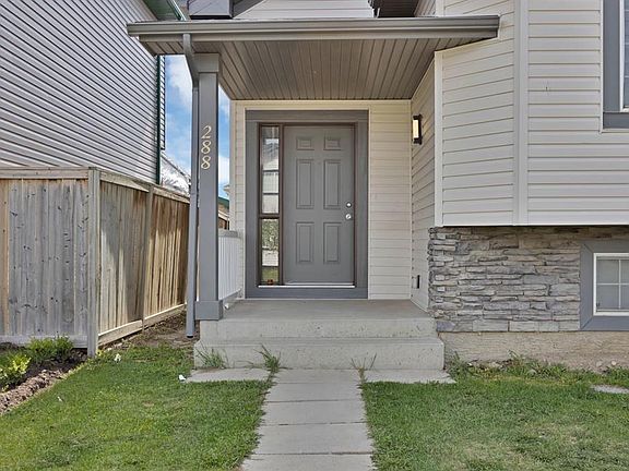 2nd image of 288 N Saddlemead Rd NE