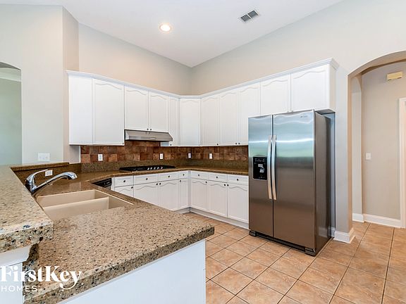 4th image of 303 Legacy Dr