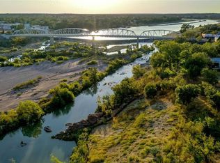 206 E Burnet St, Llano, TX 78643