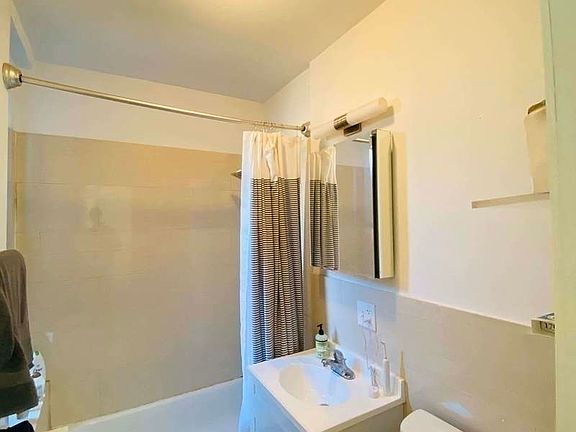 4th image of 234 W 13th St #5D