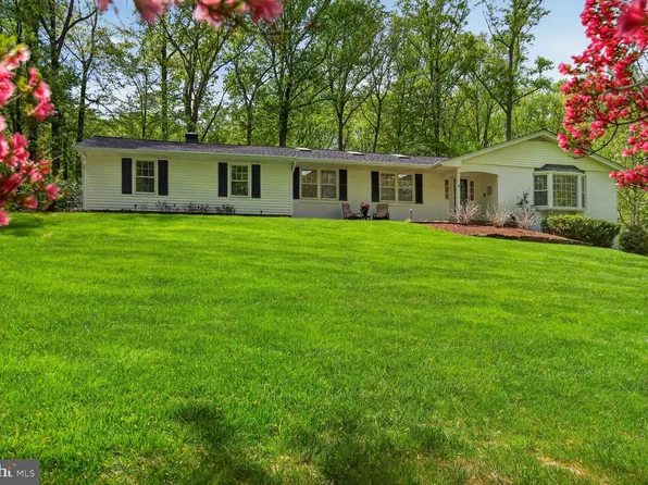 11511 Lilting Ln, Fairfax Station, VA 22039