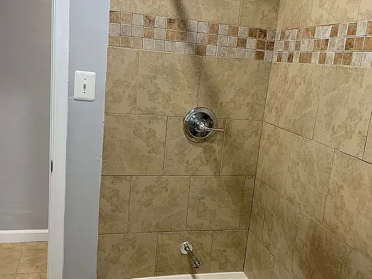 68 W Rockland St #2 — Photo 31