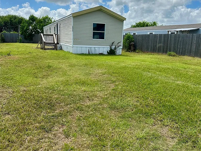 2523 Oyster Creek Bnd — Photo 14