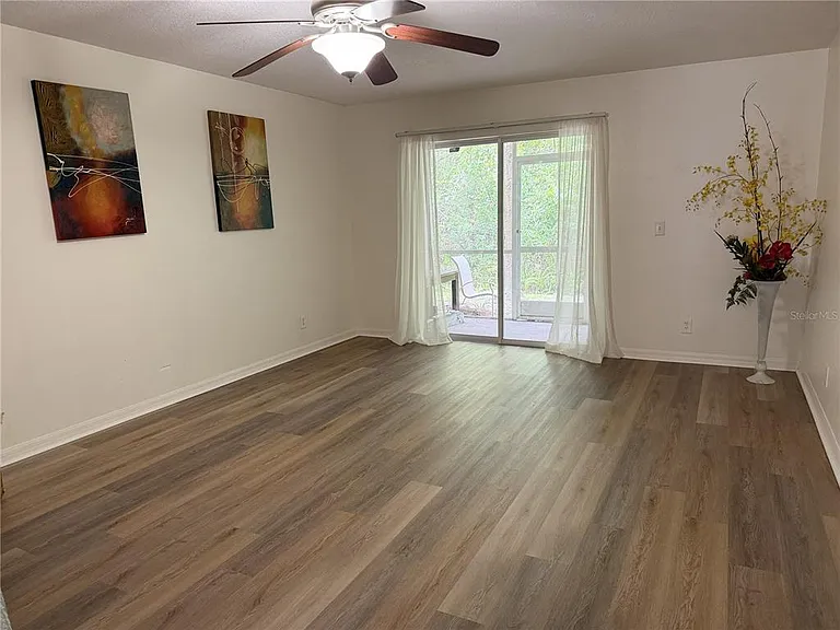 9410 Charlesberg Dr — Photo 5