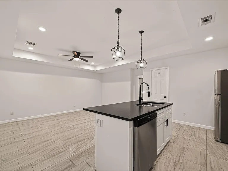 4302 Hirsch Rd #B — Photo 4