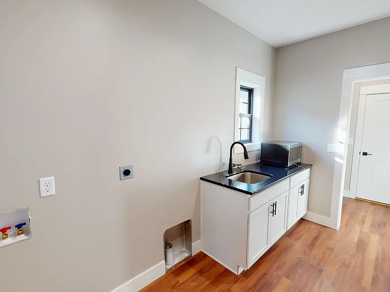 1007 E Maple Ave — Photo 6