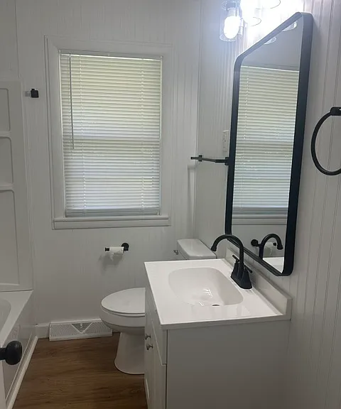 2310 S Kings Ave — Photo 9