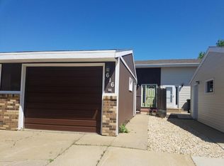 616 29th St W, Dickinson, ND 58601