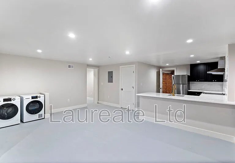 1256 N Clarkson St #9 — Photo 3