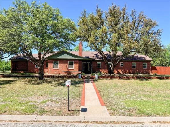 1116 W Bloodworth St, Olney, TX 76374