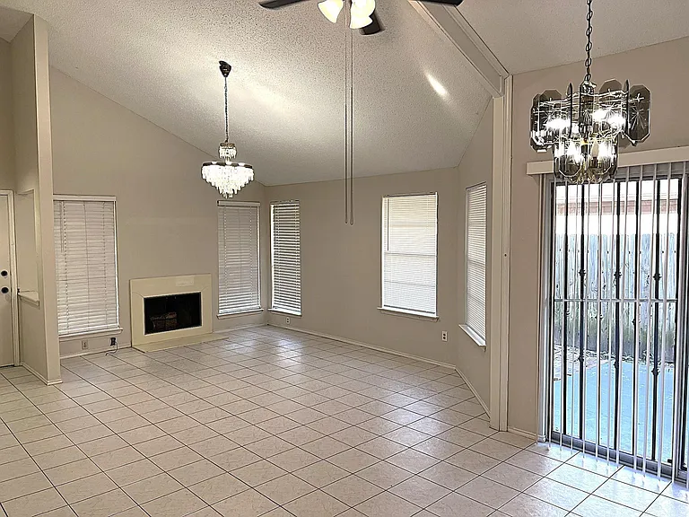 15811 Beechnut St — Photo 3