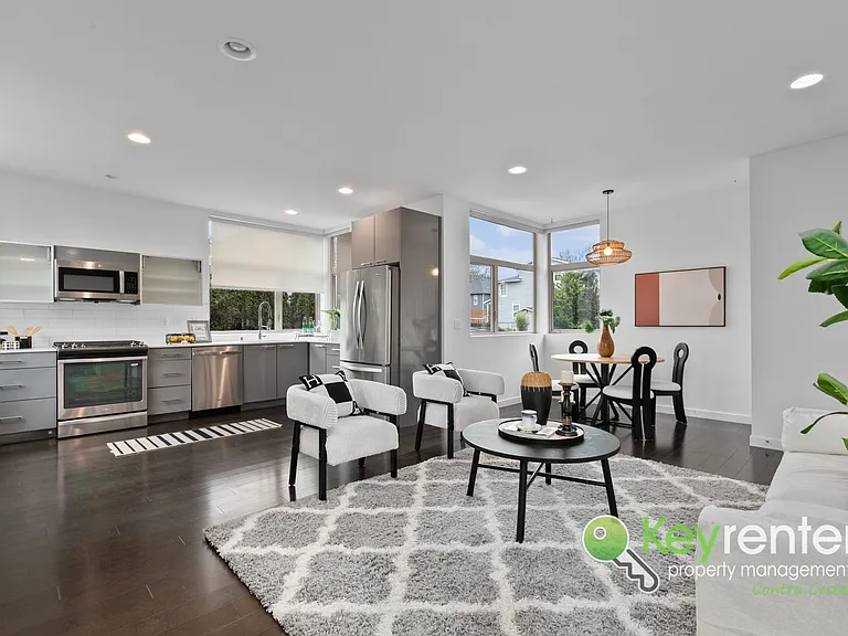 2514 S Washington St — Photo 2