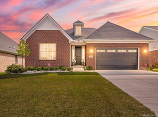 5809 Hartwick Dr, West Bloomfield, MI 48324