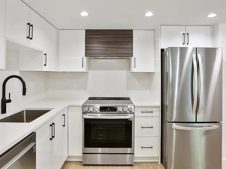 929 Homer St — Photo 4