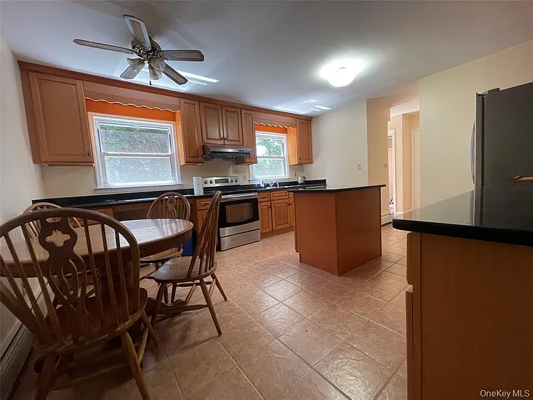 4 Cornwallis Rd — Photo 4