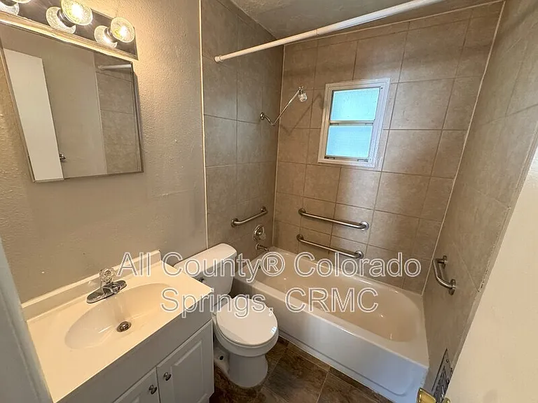907.5 E 2nd St — Photo 11