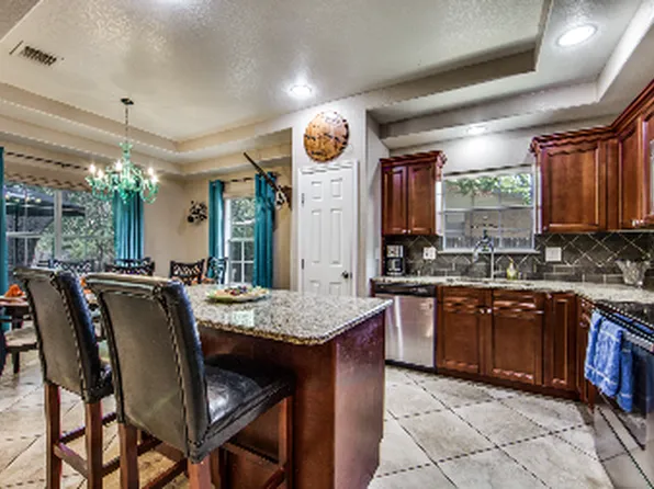 9035 Wellesley Manor Dr, San Antonio, TX 78240